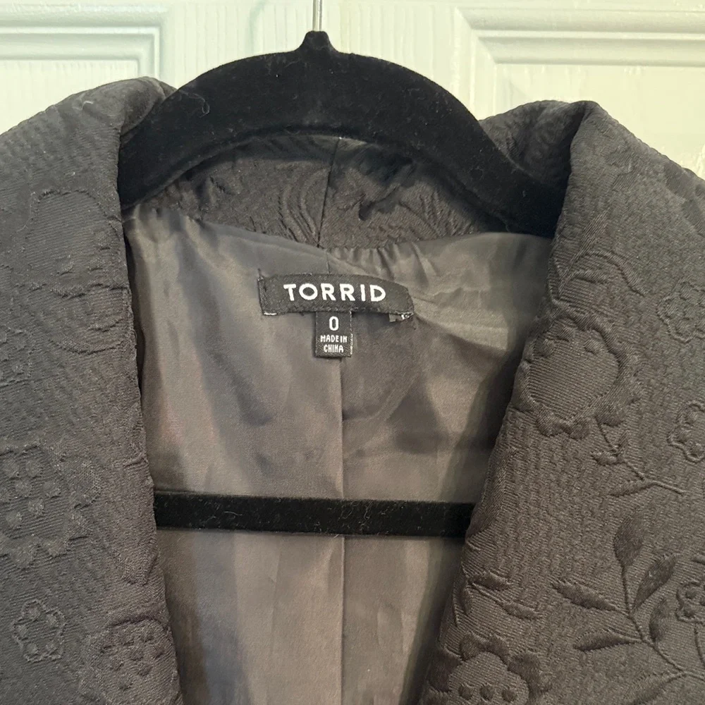 Torrid Black Floral Patterned Coat - Picture 4 of 10